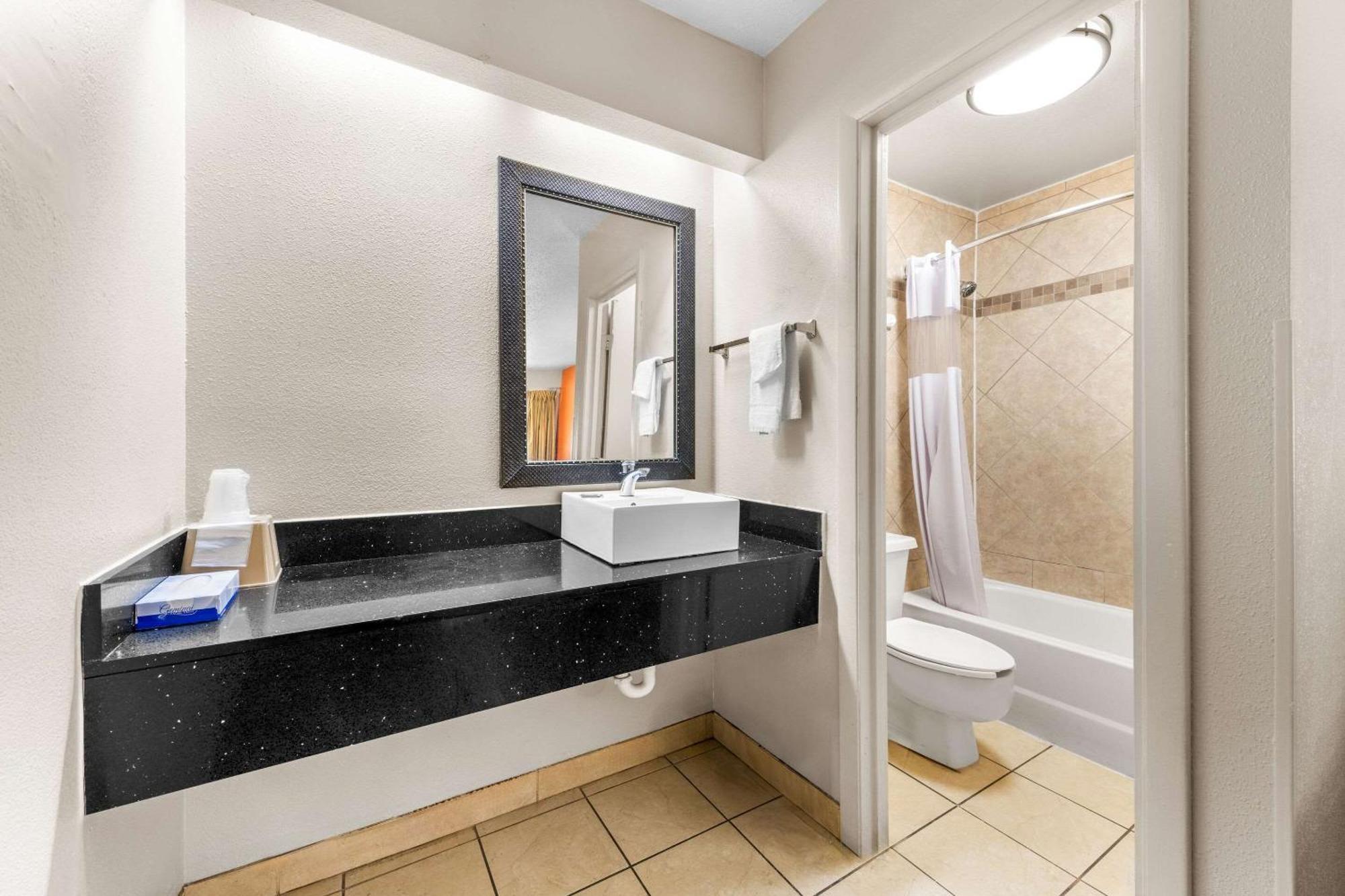 Econo Lodge Charlotte Airport Екстер'єр фото