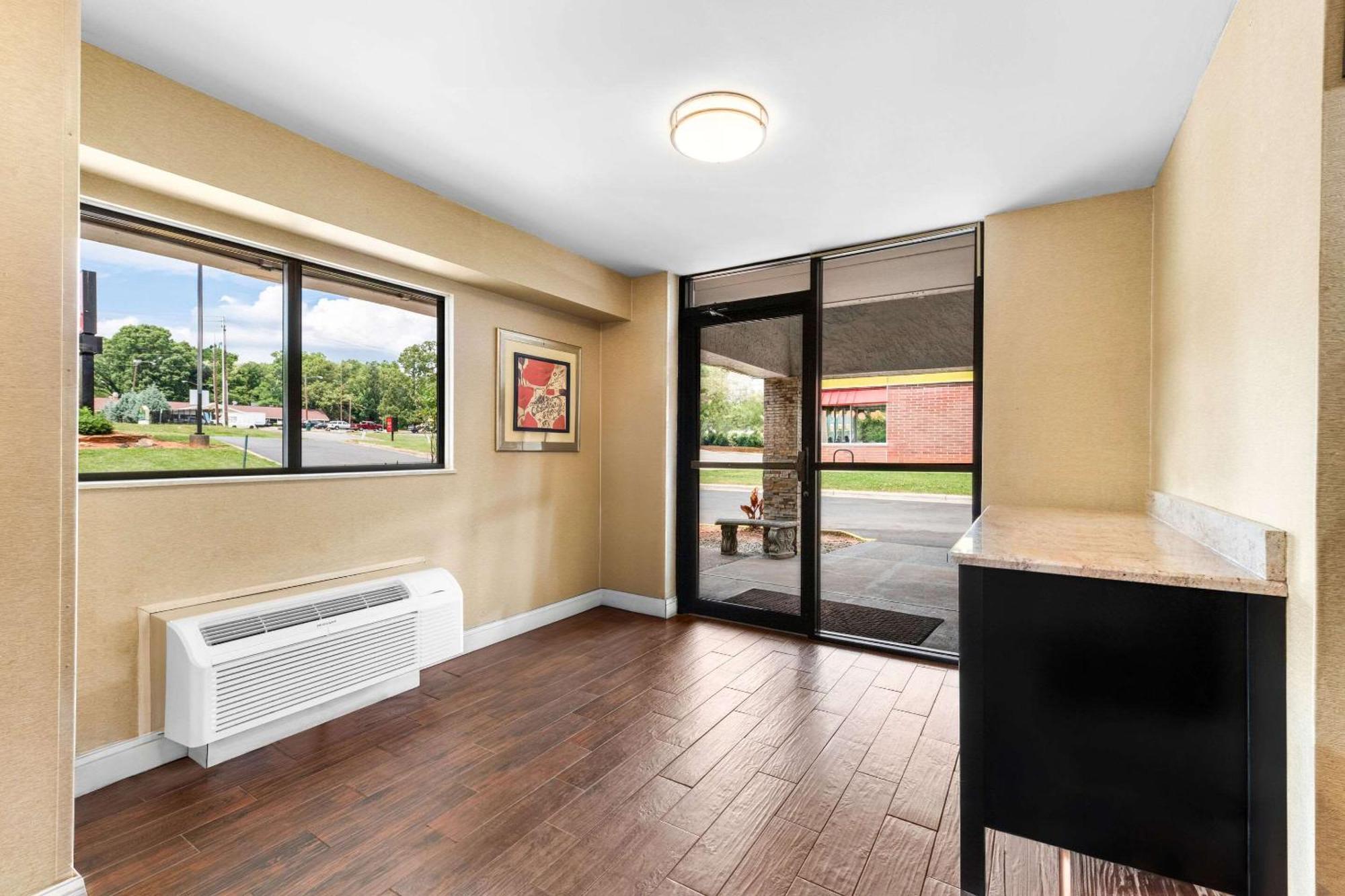 Econo Lodge Charlotte Airport Екстер'єр фото